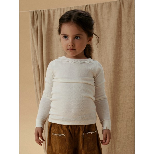 Hvid bluse med blondekrave