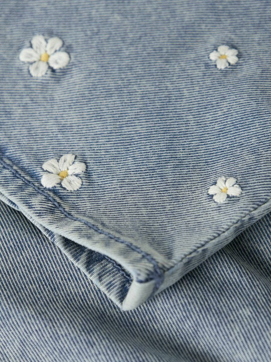 Name It - Spencer Kjole - Flora - Light Blue Denim Embroidery - Billede 3
